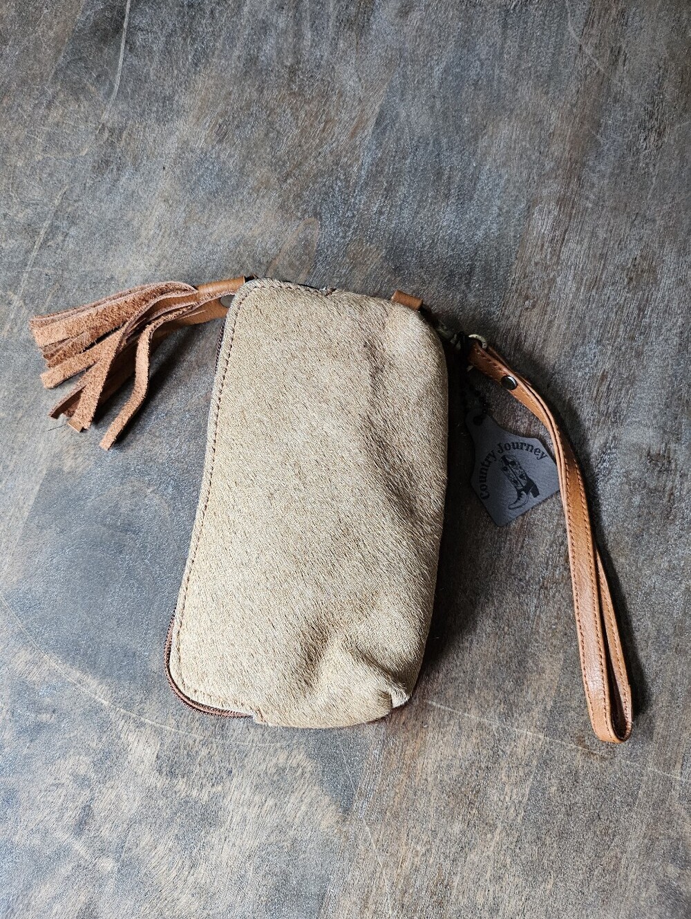 NWT Cowhide Leather Wristlet Clutch Purse - Picture 3 of 4